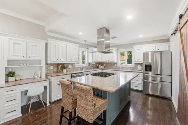 1008 Lawndale Avenue, Brenham, TX 77833