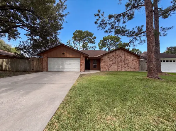 8 Sunnybrook Street, Angleton, TX 77515