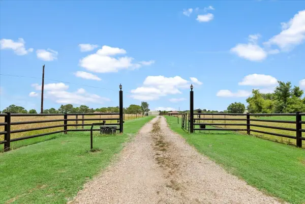 1668 County Road 324, Navasota, TX 77868