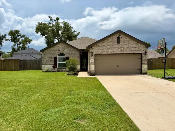315 Woodhaven Drive, West Columbia, TX 77486