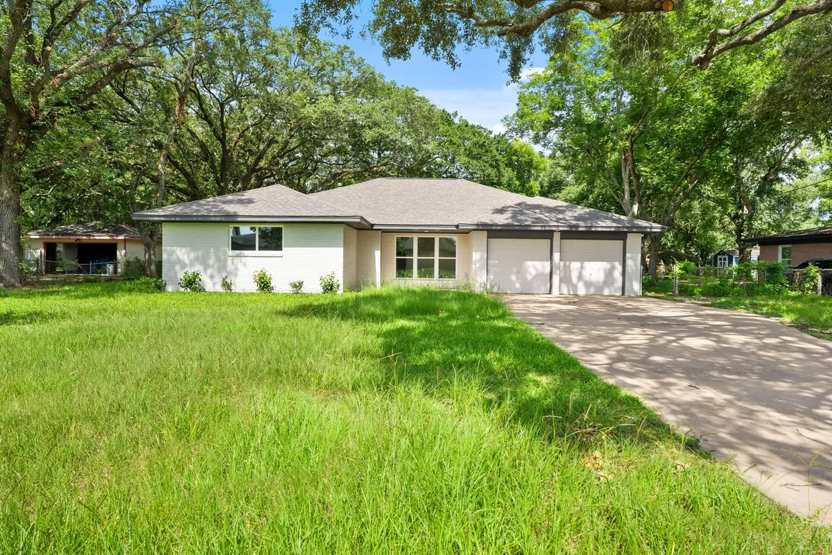 15 N Amburn Road, Texas City, TX 77591 - #1