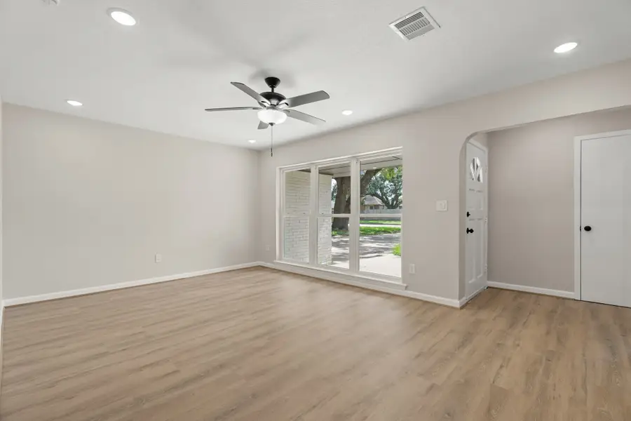 15 N Amburn Road, Texas City, TX 77591 - #3