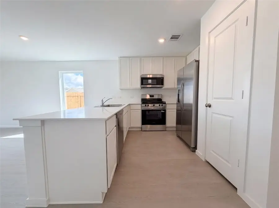 200 Bennett Street, Angleton, TX 77515 - #2