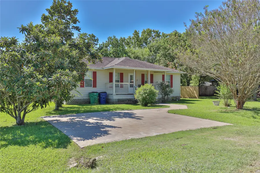 123 Robinson Road, Oyster Creek, TX 77541 - Image #2