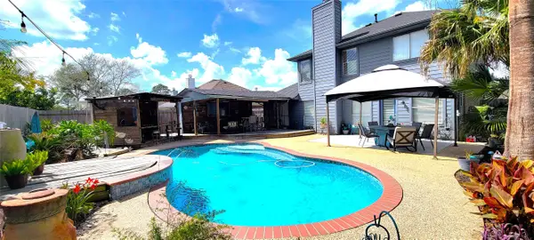 3015 Wood Hollow Drive, League City, TX 77573