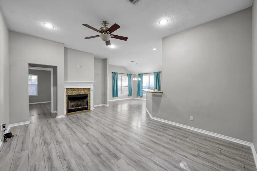 121 Clear Water Street W, Montgomery, TX 77356 - Image #2