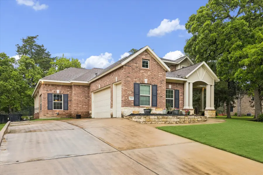 514 Pinehurst Drive, New Ulm, TX 78950 - #2