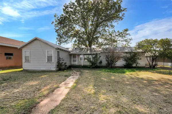 302 3rd Street, Bovina, TX 79009