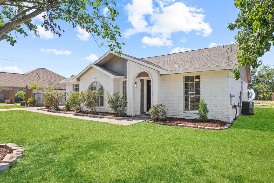 1819 Gaucho Cir, La Porte, TX 77571 - Image #3