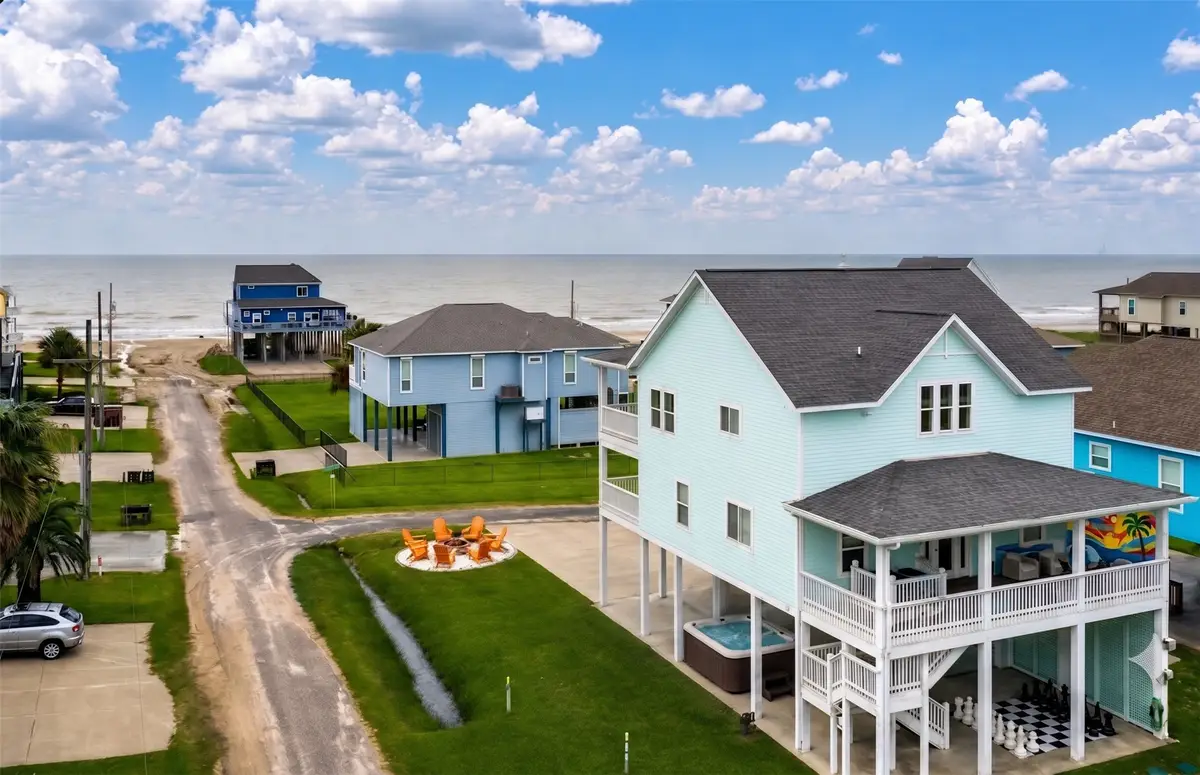 819 Eastview, Crystal Beach, TX 77650 - #1