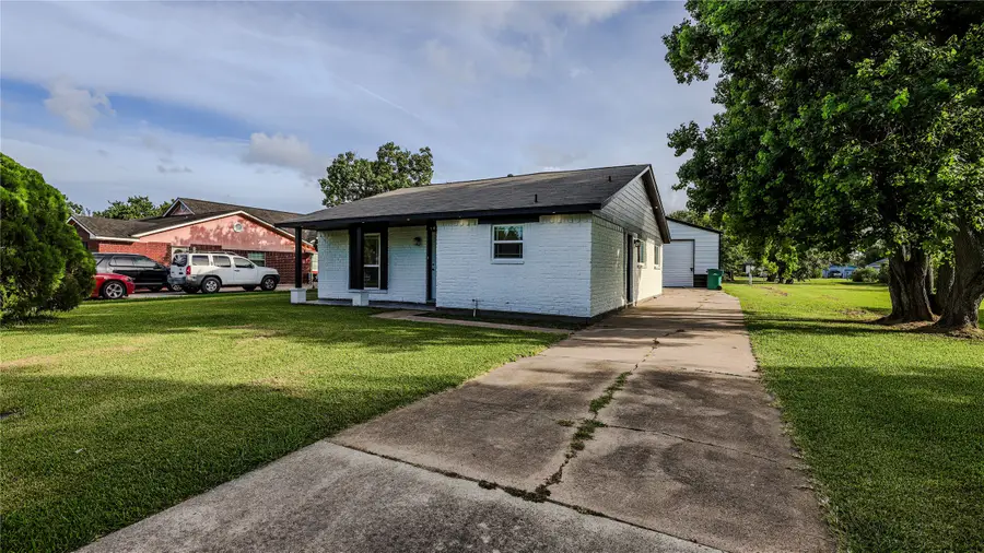 1413 N Avenue R, Freeport, TX 77541 - #2