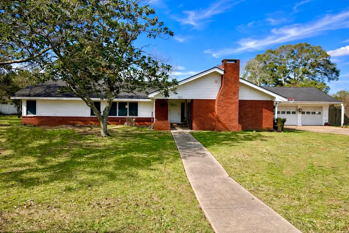 907 E Magnolia Street, Angleton, TX 77515 - Image #1