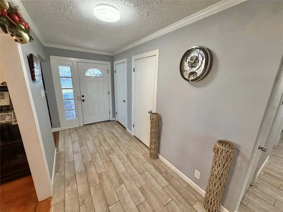 907 E Magnolia Street, Angleton, TX 77515 - Image #3