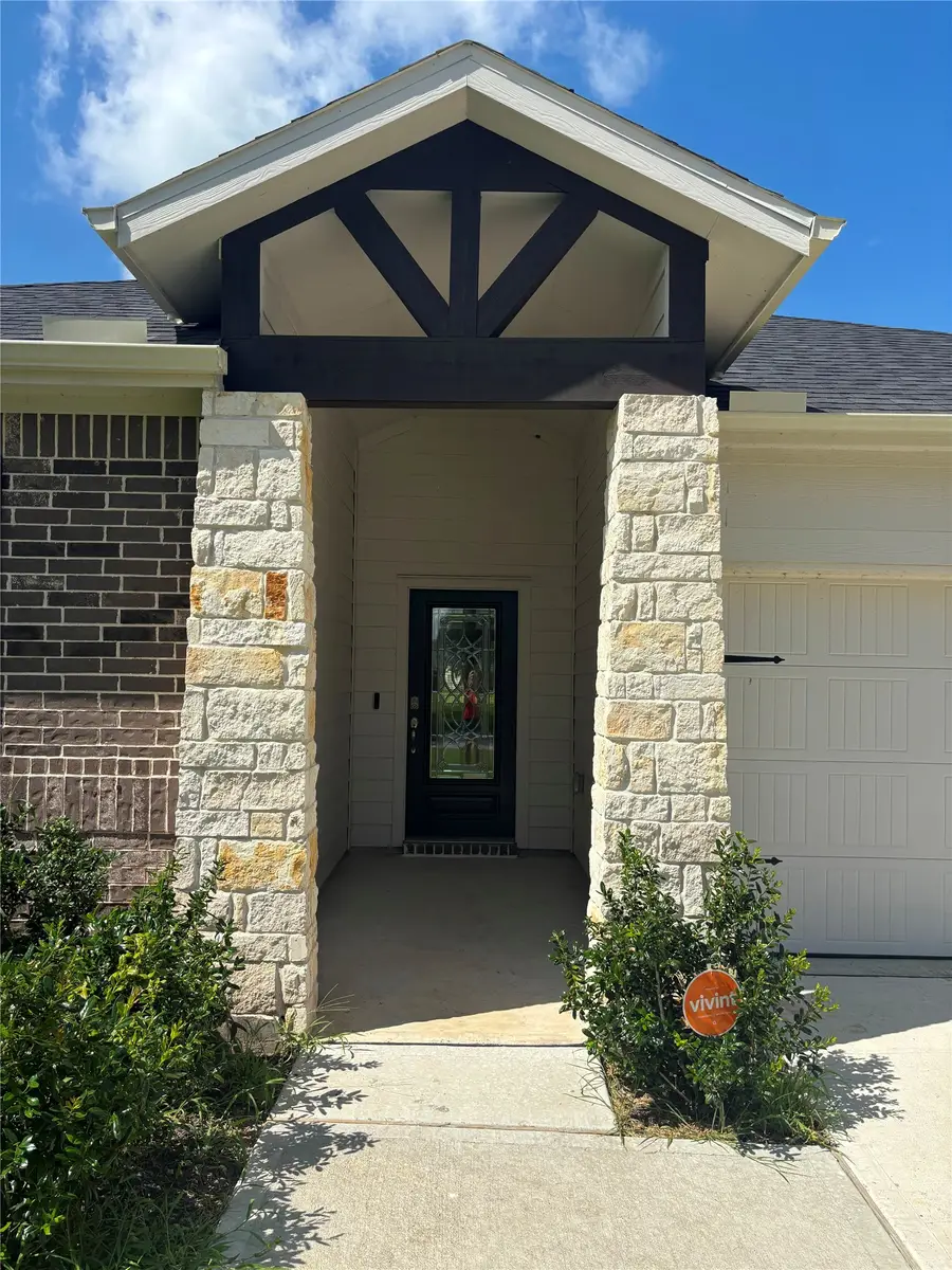 411 S Amherst Drive, West Columbia, TX 77486 - #2