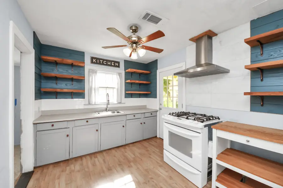 1203 17th Avenue N, Texas City, TX 77590 - Image #2