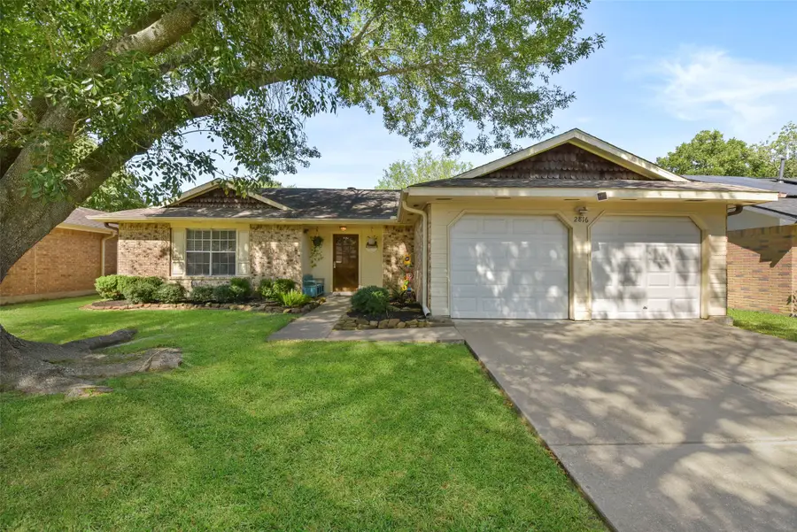 2816 Pickett Drive, League City, TX 77573 - Image #2