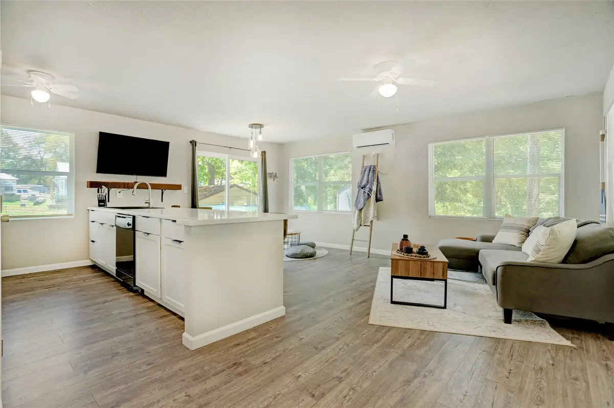 261 Commodore Drive, Livingston, TX 77351 - Image #1