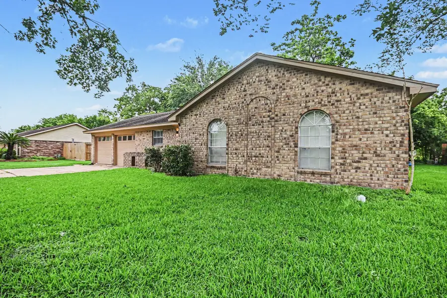 1917 Coupland Drive, La Porte, TX 77571 - #2
