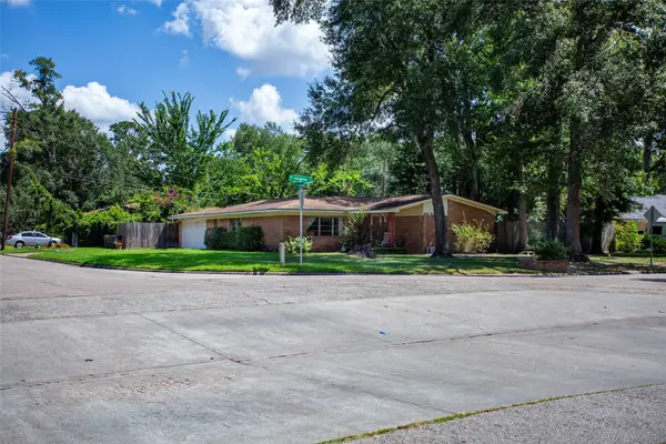 101 S Woodsway Street E, Conroe, TX 77301
