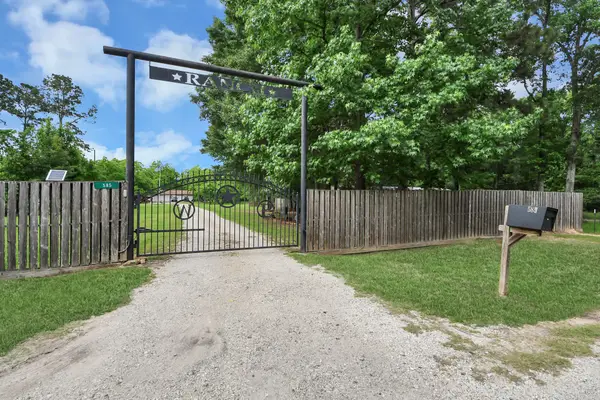 585 County Road 3796, Cleveland, TX 77328