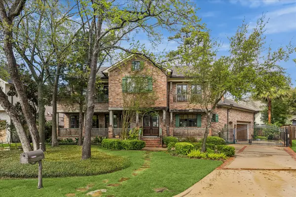 8810 Echo Valley Drive, Spring Valley Village, TX 77055