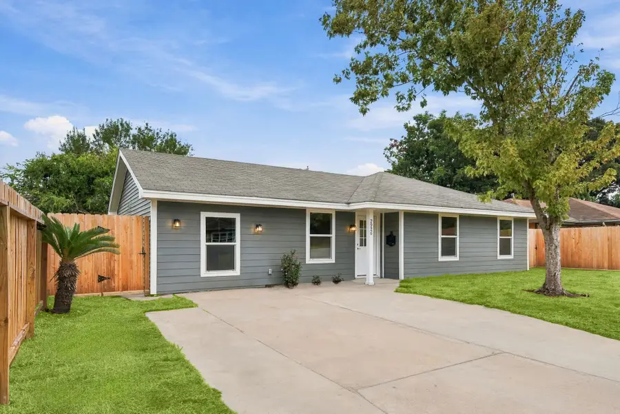 2926 Tarpey Avenue, Texas City, TX 77590 - #2