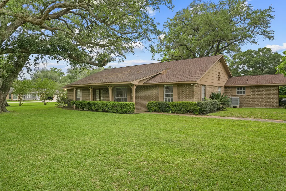 1655 E South Street, Alvin, TX 77511 - #1