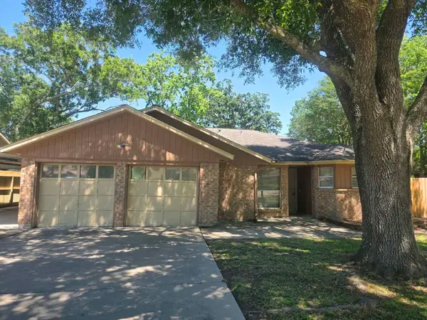 5006 Timber Ridge Street, Baytown, TX 77521