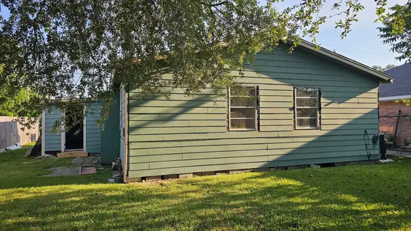 9414 Ledge Street, Houston, TX 77075