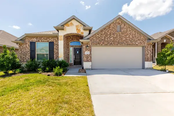 6718 Coral Bells Lane, Dickinson, TX 77539
