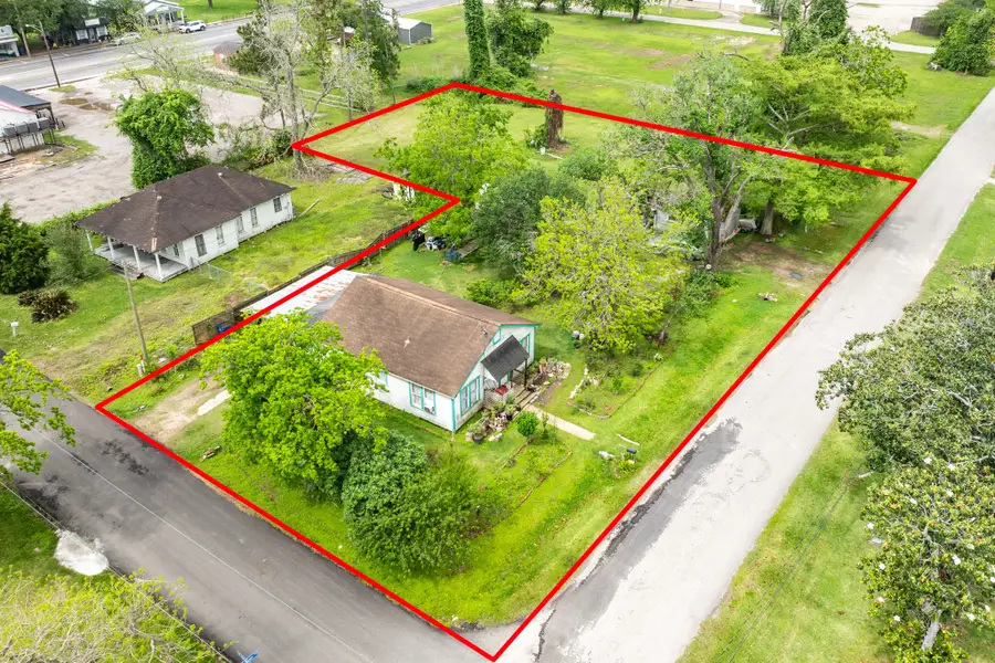 233 Hamilton Street, West Columbia, TX 77486 - #2