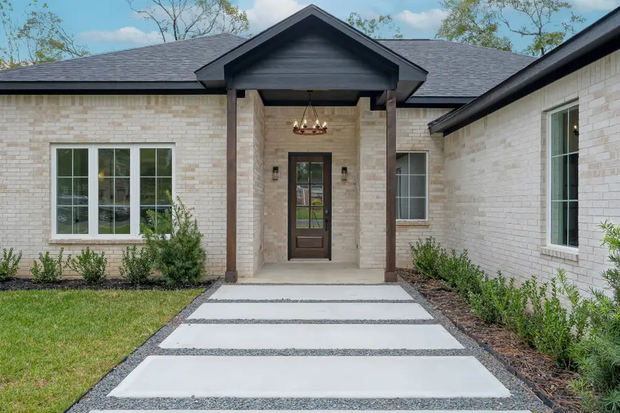 2421 Crosstimbers Street, Huntsville, TX 77320 - Image #3