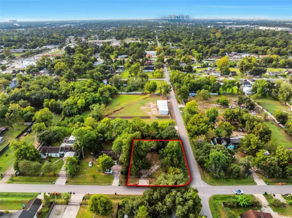 2102 Charles Road, Houston, TX 77093