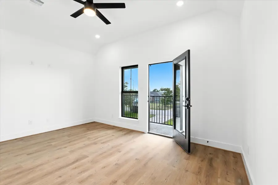 422 N 7th Avenue, La Porte, TX 77571 - Image #2