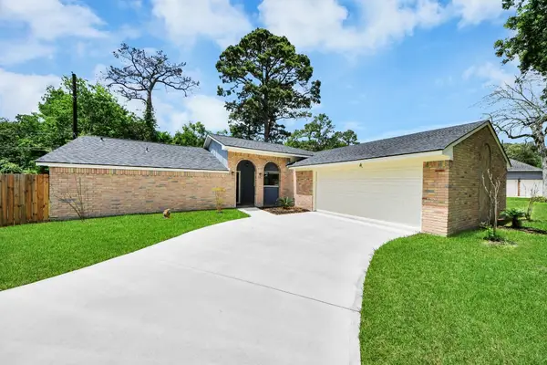 7427 Willow Oak Drive, Baytown, TX 77521