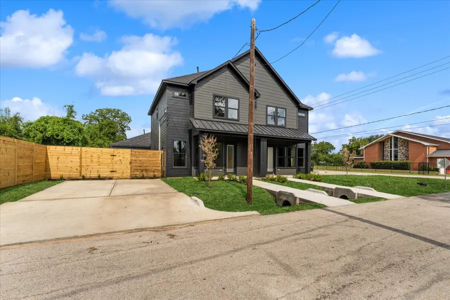 7313 Tippett Street #A/B, Houston, TX 77088 - #3