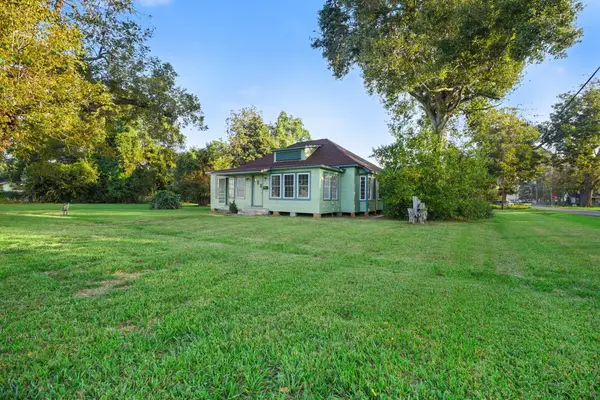 402 N Oak Street, Sweeny, TX 77480