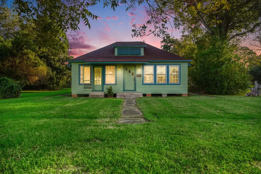 402 N Oak Street, Sweeny, TX 77480 - #2