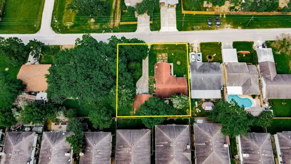 434 Lakeside Drive, Kemah, TX 77565