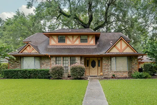 118 Arrowwood Street, Lake Jackson, TX 77566