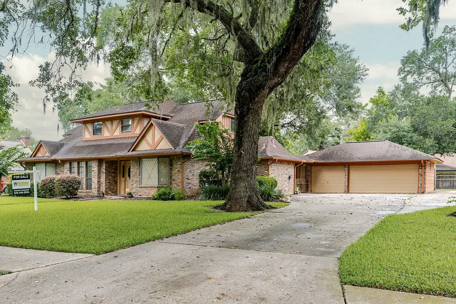 118 Arrowwood Street, Lake Jackson, TX 77566 - #2