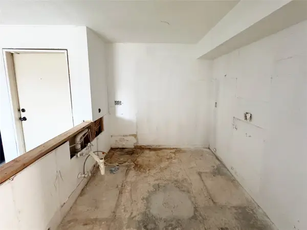 3025 Walnut Bend Lane #34, Houston, TX 77042