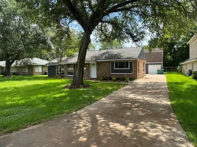 1607 W Houston Dr, La Marque, TX 77568 - #1