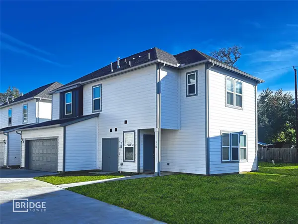 118 Pecan Lane, Lake Jackson, TX 77566