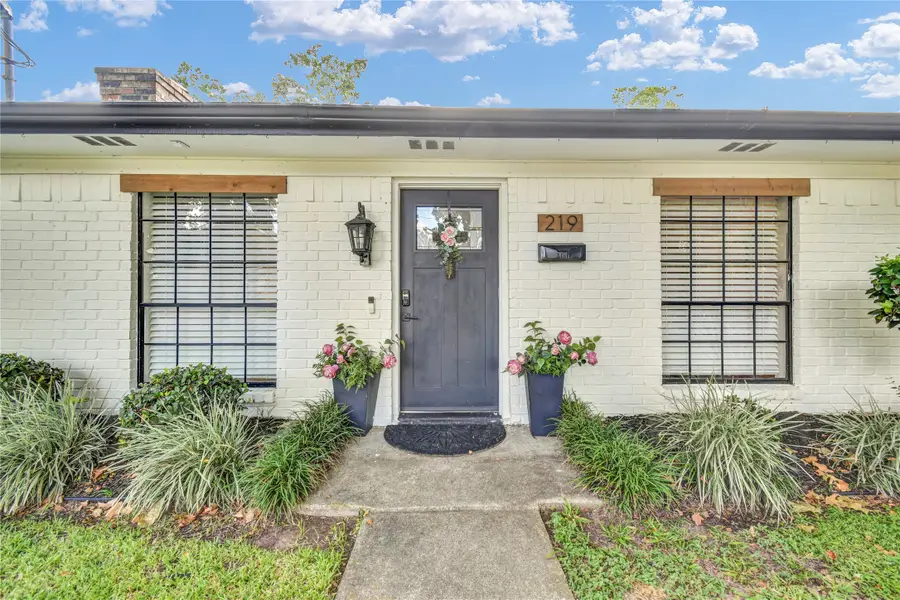 219 S Shanks Street, Clute, TX 77531 - #3