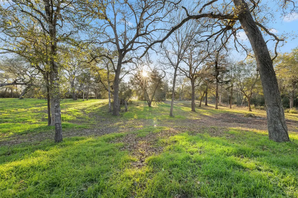 1038 County Road 207 Road, Weimar, TX 78962 - Image #1