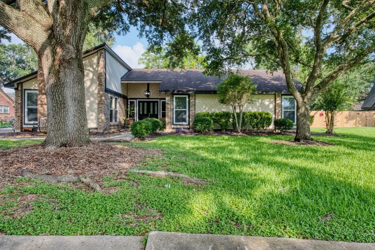 54 Royal Oak Circle, Lake Jackson, TX 77566 - #1