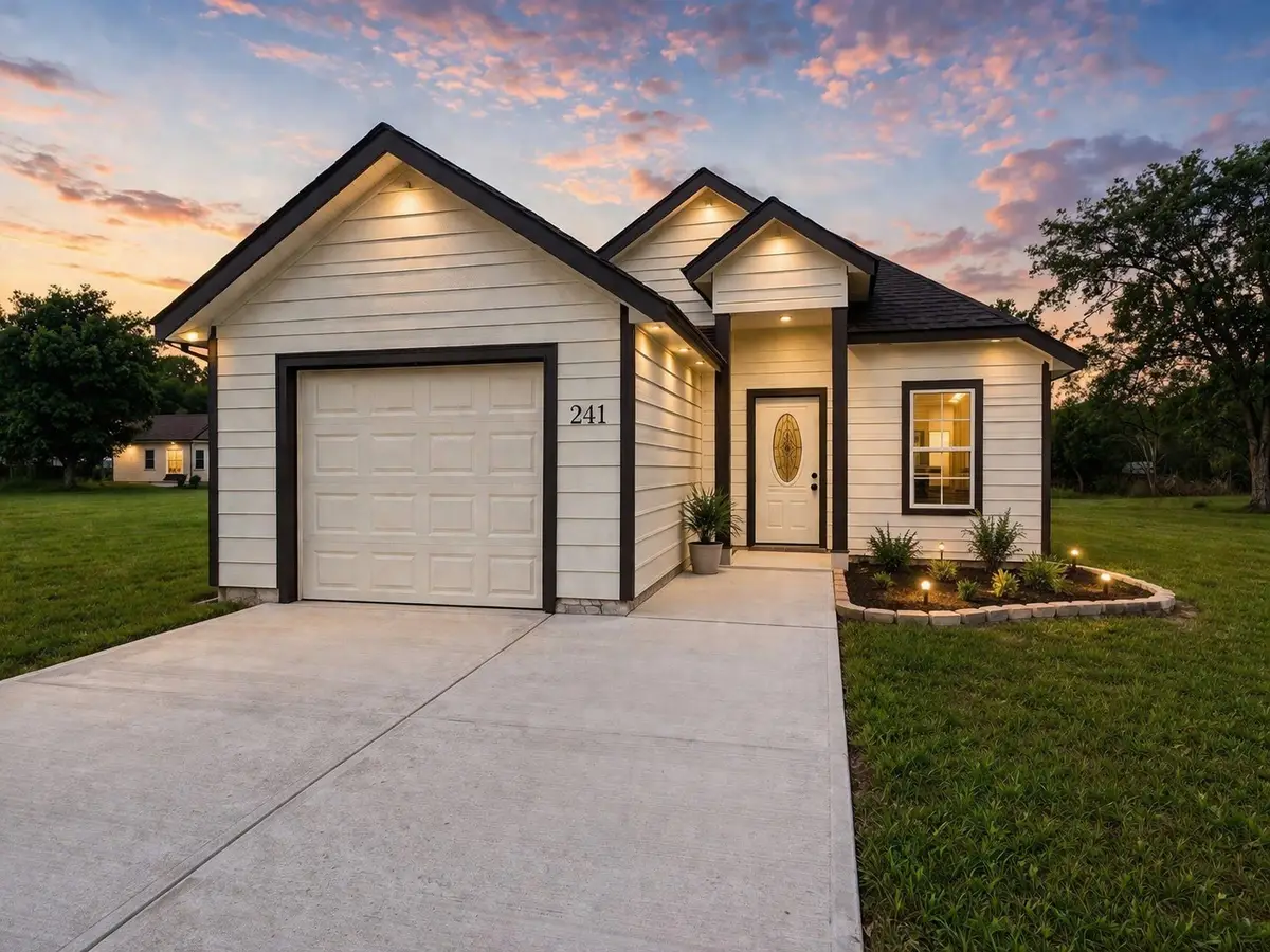 241 SE 19 Th St, Hempstead, TX 77445 - #1
