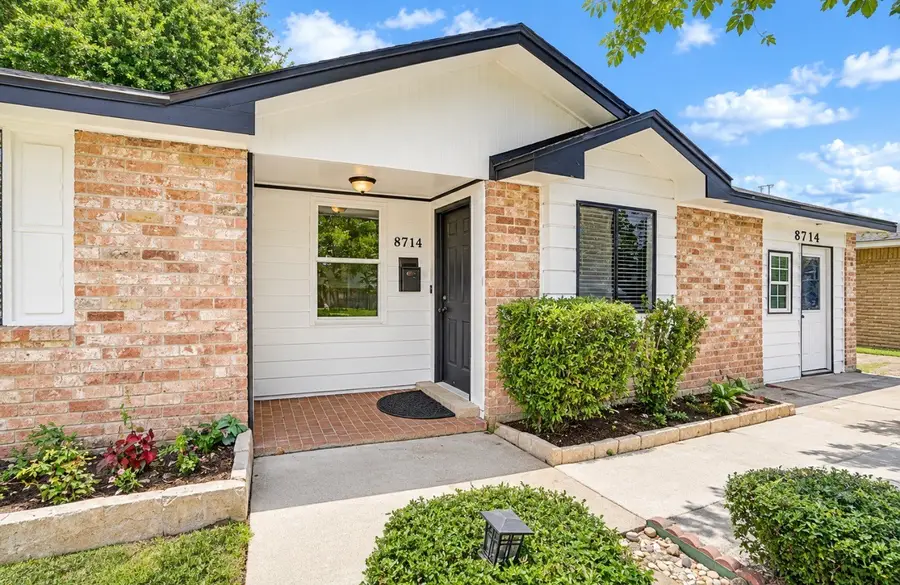 8714 Amblewood Drive, Houston, TX 77099 - #2