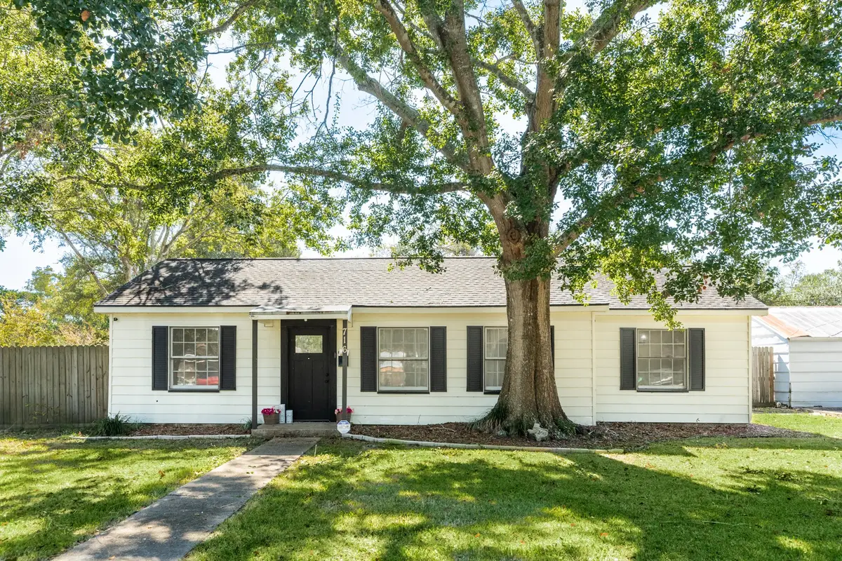 716 E Miller Street, Angleton, TX 77515 - #1